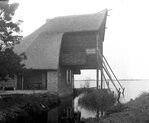 Half boven het water...
<br/>
Archief Eibink en Snellebrand, Het Nieuwe Instituut