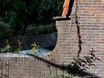 De tuinmuur tussen de nummers 2 en 4.
<br/>
Gert-Jan Lobbes, 2026