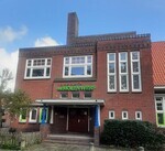 Het gebouw huisvest tegenwoordig Kindcentrum De Molenwerf.
              <br/>
              Joop de Haan, 2023