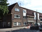 Schalkwijkerstraat 117-145 vertoont grote gelijkenis.
<br/>
Gert-Jan Lobbes, 2026