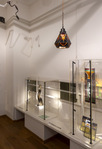 De hanglamp in de vaste tentoonstelling van Museum Het Schip.
<br/>
Marcel Westhoff, 2024