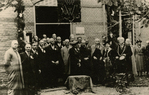 Koninginnedag Raadhuis Schoorl, KPZ derde van rechts
              <br/>
              Collectie Alphons Leysen , datum onbekend