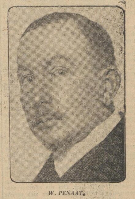 Portret van Penaat bij een artikel over de nieuwe Amsterdamse raadszaal.
<br/>
Algemeen Handelsblad, 24 juli 1928