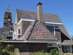 De zijgevel en de achtergevel, met uitzicht op de toren van de Pastoor van Arskerk.
<br/>
Gert-Jan Lobbes, 2026