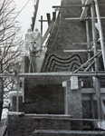 Op deze foto staat Hildo Krop bij de achterkant van het beeld.
<br/>
Ambrosius Baanders, via Timswings.nl, 31 maart 1925