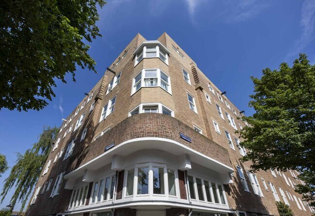 Hoek Van Bossestraat-Schaepmanstraat.
<br/>
Marcel Westhoff, 2025