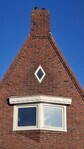 Bovenzijde voorgevel.
<br/>
Joop de Haan, 2026