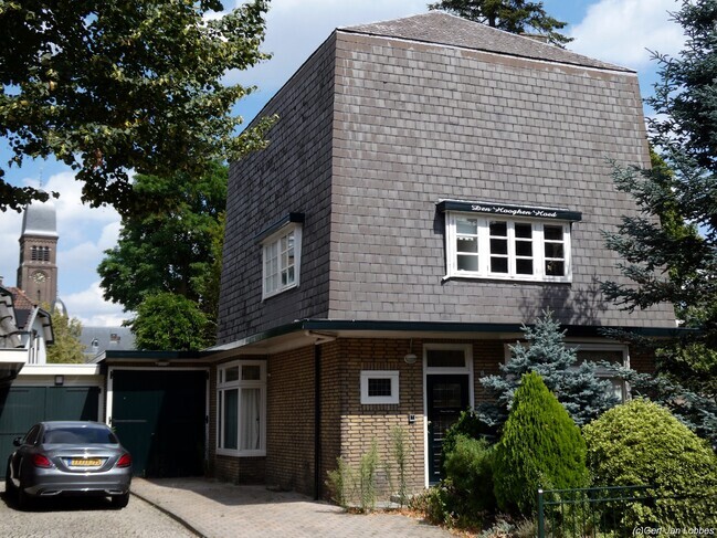 Het huis met op de achtergrond de toren van de vm Pauluskerk.
<br/>
Gert-Jan Lobbes, 2026