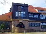 Oostgevel met hoofdingang.
<br/>
Gert-Jan Lobbes, 2022