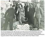 Krantenfoto van de plechtigheid van het plaatsen van de eerste steen.
<br/>
Artikel van Geraart Westerink, Kamper Almanak, 2005