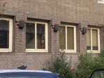 Details van de ramen op straatniveau.
<br/>
Erik de Groot, 2026
