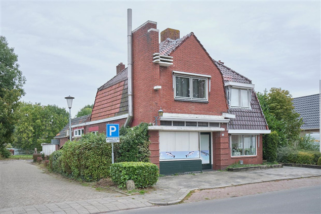 De voormalige slagerij Broekema in Veendam.
              <br/>
              Johan van den Tol, 2021