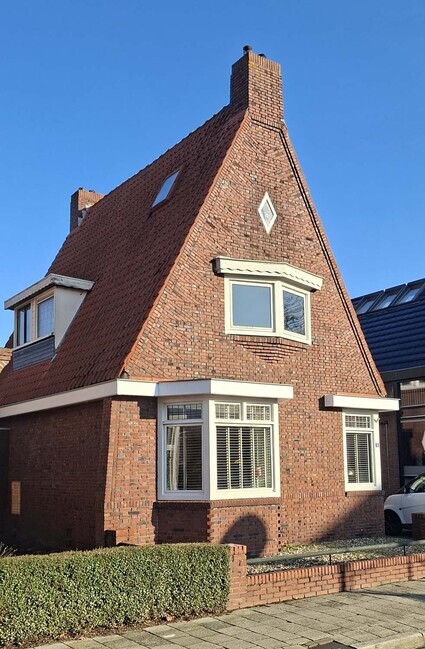 Het fraaie huis aan de AE Straat.
<br/>
Joop de Haan, 2026