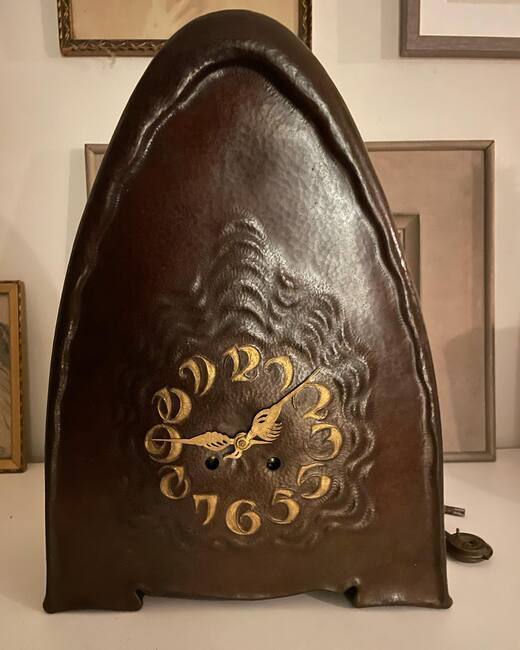 De klok van Gispen.
<br/>
Art Deco Art Nouveau, 2025