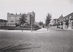 Links de Christelijke H.B.S. Rechts de Memlingstraat gezien in de richting van de Apollolaan.
<br/>
Stadsarchief Amsterdam, 1932