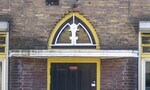 Ingang met spitsboogvormig bovenlicht.
<br/>
Marcel Westhoff, 2026