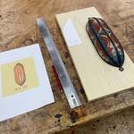 Tijdens het vervaardigen van de houten achterplaat.
<br/>
RAAF Meubelrestauratie, 2025