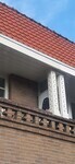 Balkon. Let op het versierde houtwerk!
<br/>
Joop de Haan, 2023