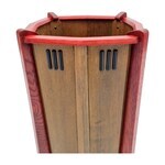 Rode randen en zwarte ornamenten.
<br/>
Botterweg Auctions Amsterdam, 2024