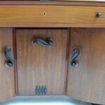 Detail - onderkast.
<br/>
Botterweg Auctions Amsterdam, 2021