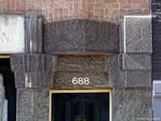 Detail begane grond. De gebruikte steen is syeniet.
<br/>
Gert-Jan Lobbes, 2023