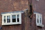 De hoekkozijnen met de gereconstrueerde plantbakhouders.
<br/>
Gert-Jan Lobbes, december 2023