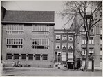 Leerlingen voor de Eduard Gerdesschool.
<br/>
Stadsarchief Amsterdam, 1953