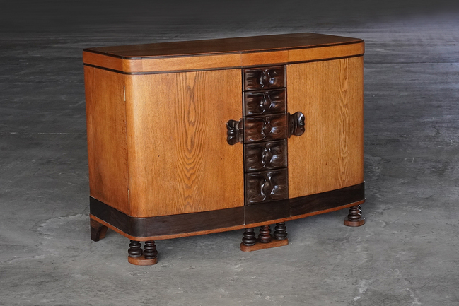 Dressoir van Willem Rädecker.
<br/>
Objekt B.V., 2026