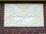 De gevelsteen verwijst naar Adriaan en Maria Bonkink, opdrachtgevers.
<br/>
Gert-Jan Lobbes, 2023