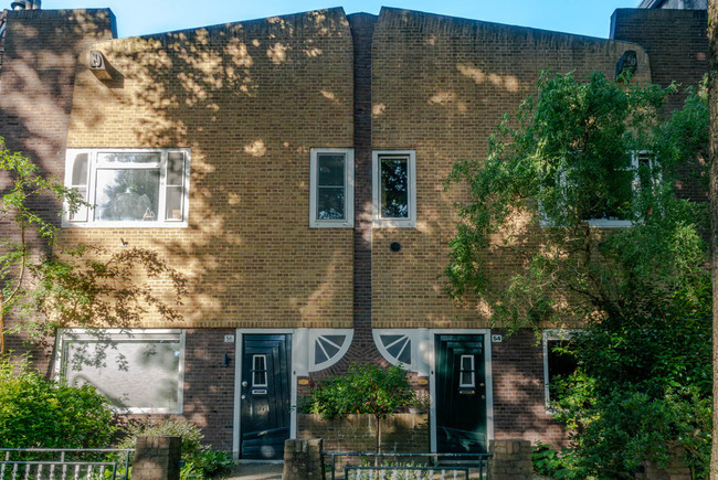 De opvallende verschijning in de Wethouder Romboutsstraat.
<br/>
Marcel Westhoff, 2024