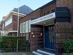 De ingang aan het Bolwerk met geheel links de pastorie.
              <br/>
              Gert-Jan Lobbes, 2024