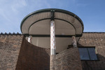 De houten luifel boven de trap.
<br/>
Roel Siebrand, 2021
