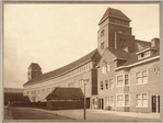 Scholencomplex, Dintel- en Dongestraat, Amsterdam. Architect: N. Lansdorp (Publieke Werken Amsterdam)
              <br/>
              Fotograaf: onbekend. Collectie Het Nieuwe Instituut - Flickr/CC-BY-ND, 1929