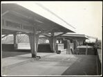Het eerste paviljoen, met de trappen naar de onderdoorgang.
<br/>
Stadsarchief Amsterdam, zonder jaar