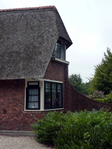 Voorgevel van de dienstwoning.
              <br/>
              Rieks Witte, juli 2014