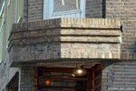 Detail van de hoek, met een opmerkelijk "balkon".
<br/>
Gert-Jan Lobbes, 2025