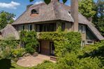 Achterzijde van het huis.
              <br/>
              Verver Jet Winters Makelaars, 2021