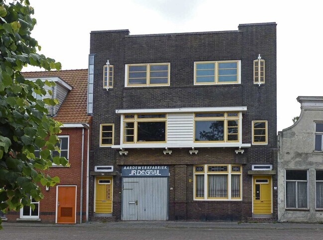 Het pand aan de Karnemelksloot in Gouda.
              <br/>
              Agaath / Wikimedia Commons, 2014