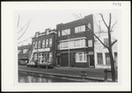 Het houtwerk nog geheel in het wit.
              <br/>
              Streekarchief Midden-Holland, 1989