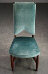 Een van de stoelen van bovenaf gezien.
<br/>
Kader Design, www.kaderdesign.com, 2024