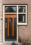 De authentieke voordeur van nummer 4.
<br/>
Marcel Westhoff, 2025