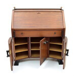 Onderkastjes geopend.
<br/>
Botterweg Auctions Amsterdam, 2021