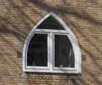 Spitsboogvormig venster aan de Rijnstraat.
<br/>
Marcel Westhoff, 2021