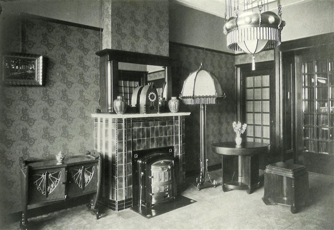 Het interieur van Lammers in originele staat.
              <br/>
              Collectie Drents Museum (schenking Stichting Schone Kunsten rond 1900), zonder jaar