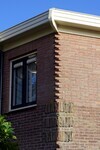 Driehuizerkerkweg 59, met besneden hoekkeper en fraai metselwerk.
<br/>
Gert-Jan Lobbes, 2024