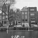 Historische foto. Opvallend zijn de donker gelakte kozijnen en de stenen van de bovenste verdieping lijken donkerder.
<br/>
C.P. Schaap, Stadsarchief Amsterdam, 1962