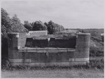 Viaduct aan de Sloterweg. Nog zichtbaar is de gevelsteen met datum. Wat zou hiermee gebeurd zijn?
<br/>
J.M. Arsath Ro'is /Stadsarchief Amsterdam, 1974