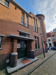 De gevel aan de Zusterstraat.
<br/>
Martijn de Visser, 2021