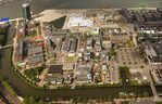 Blauw: de locatie van het IJ-paviljoen. Rode cirkel: de plek waar de palen stonden. Groene cirkel: de plek waar de palen nu staan.
<br/>
Doriann Kransberg / Stadsarchief Amsterdam, mei 2009