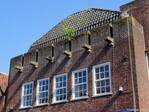 Het bovenste deel heeft inkepingen en betonnen waterspuwers.
<br/>
Gert-Jan Lobbes, 2023